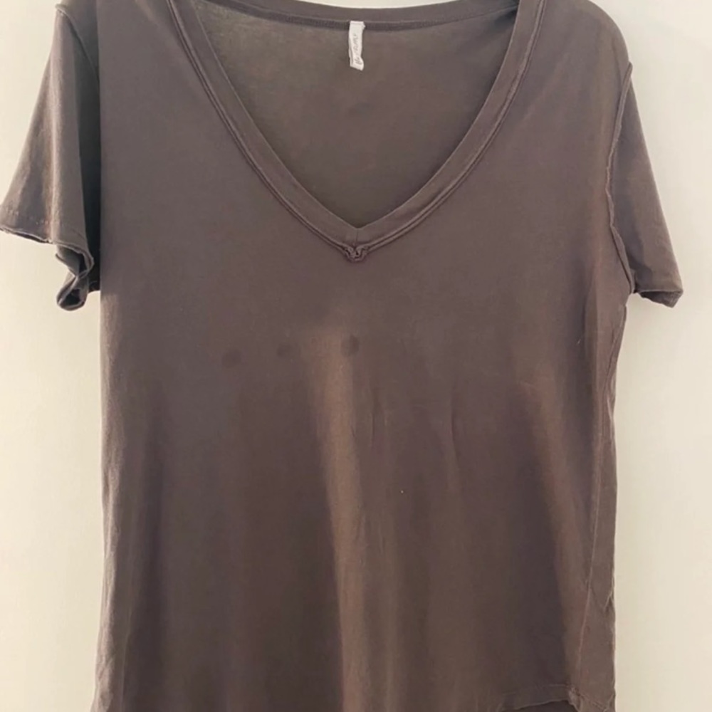A brown v-neck shirt.